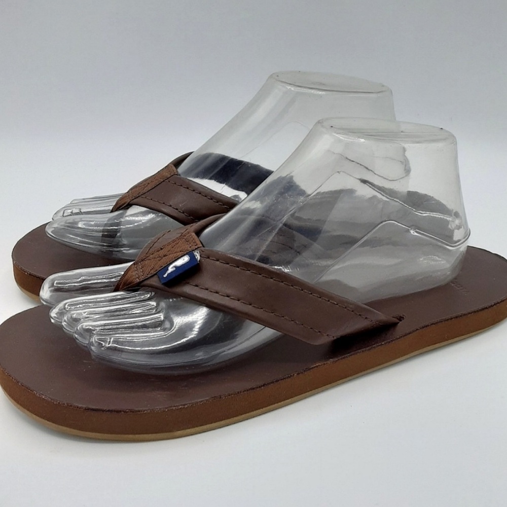 Vineyard Vines Men's Leather Flip Flop Sandals
Size 9.
